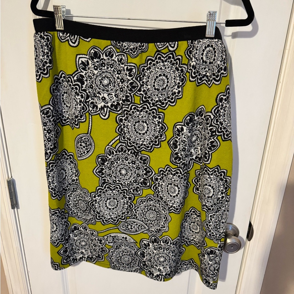 Floral Patterned Pencil Skirt - Black and Green
